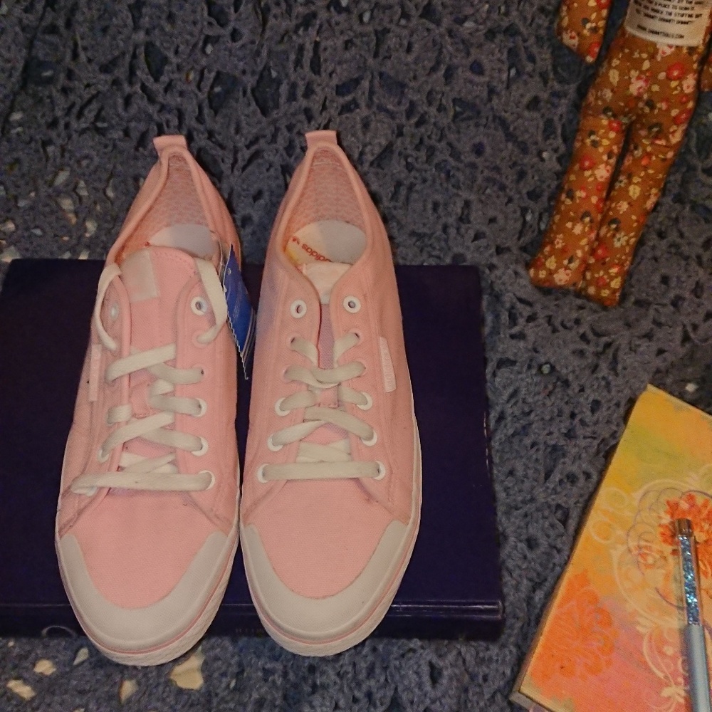 CCO NWT Adidas shoes ladies 11